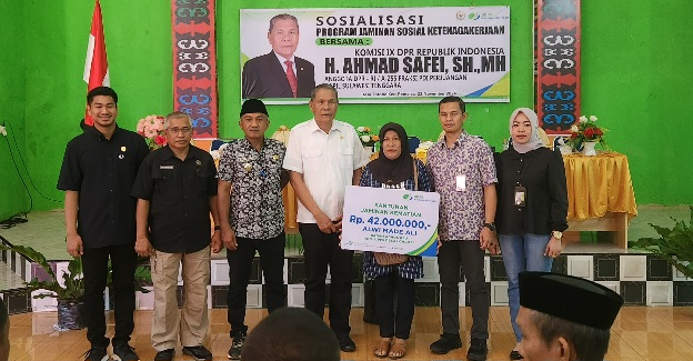 Anggota-DPR-RI-Sosialisasi-Program-Jamsostek-di-Ko