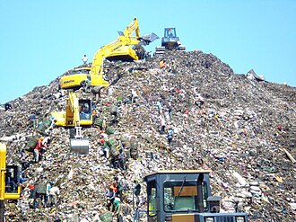 Mountain_of_garbage_in_Bantar_Gebang_with_some_excavator